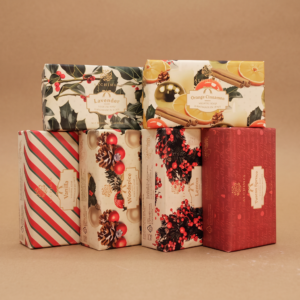 saponette solide incartate con carta natalizia di alchimia soap