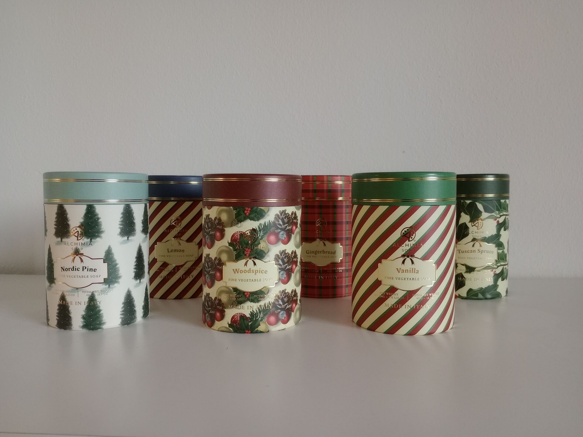 saponi di natale: tubo con 3 saponette solide disponibili in 6 fragranze diverse