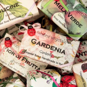 Saponette solidi incartate della linea classica ladybug di alchimia soap. varie profumazioni